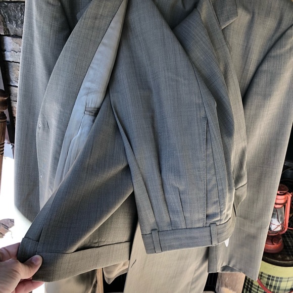 Mens Suit; Thomas Churchill Suit; 3 Button Tan 44 Regular; Classic Style - Picture 4 of 8